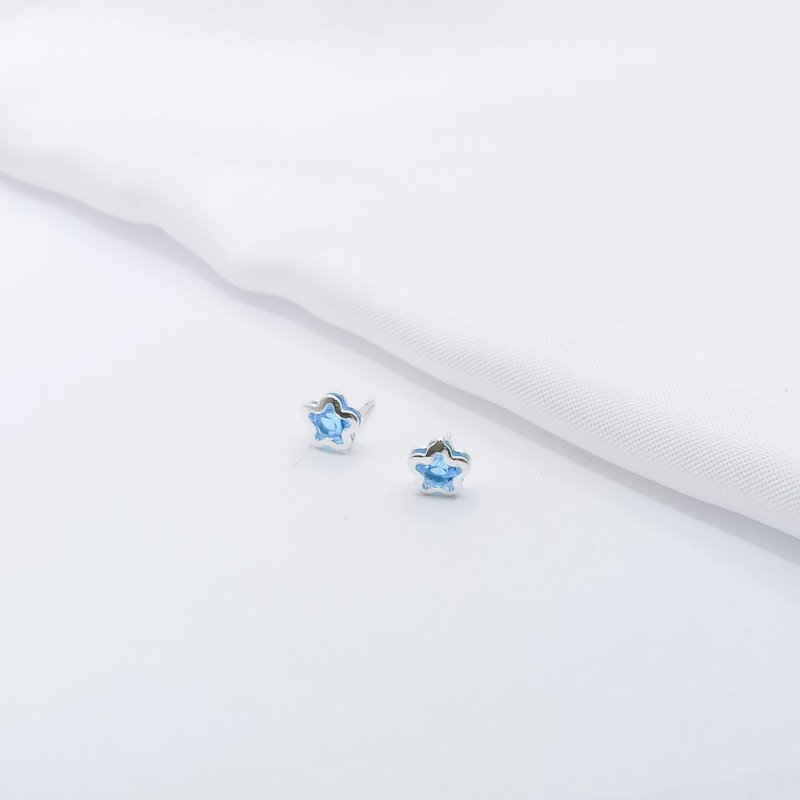 BRINCO PRATA ESTRELA ZIRCÔNIA AZUL CLARO