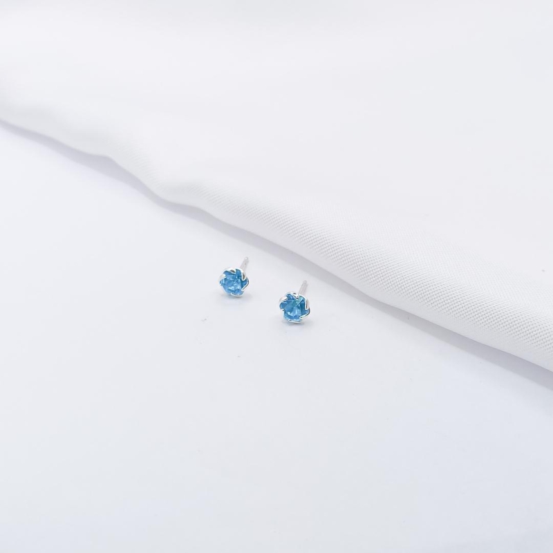 BRINCO PRATA PONTO DE LUZ AZUL GARRA TORCIDA 5MM