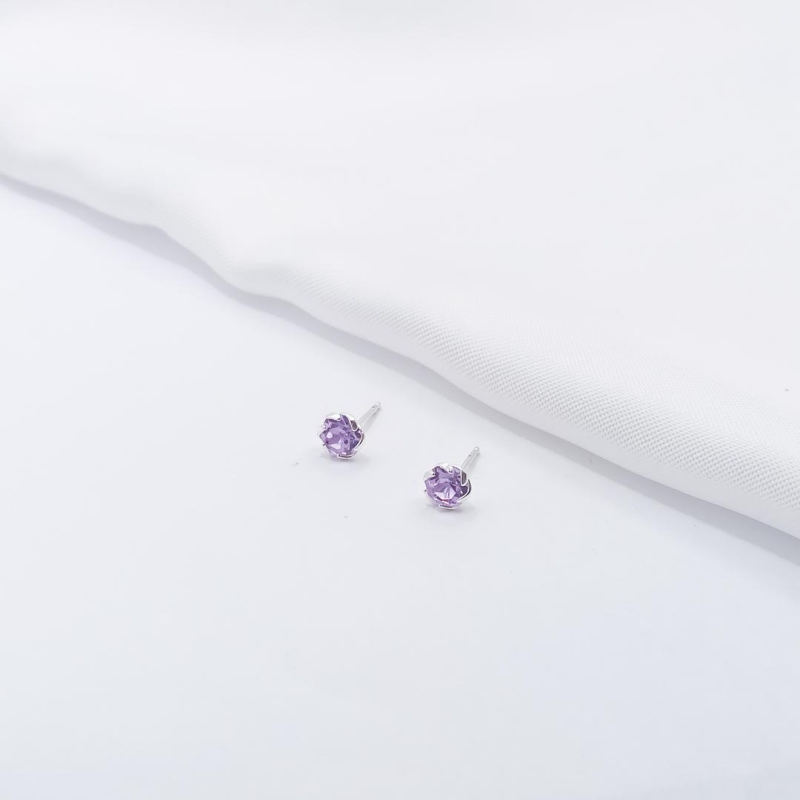 BRINCO PRATA PONTO DE LUZ LILÁS GARRA TORCIDA 5MM