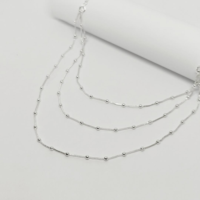 GARGANTILHA PRATA TRIPLA VENEZIANA INTERCALADA COM BOLINHA 45CM