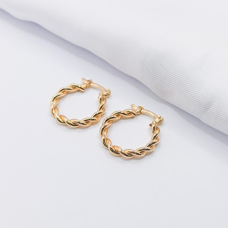 BRINCO DOURADO ARGOLA ARTICULADA COM FIO TRANÇADO