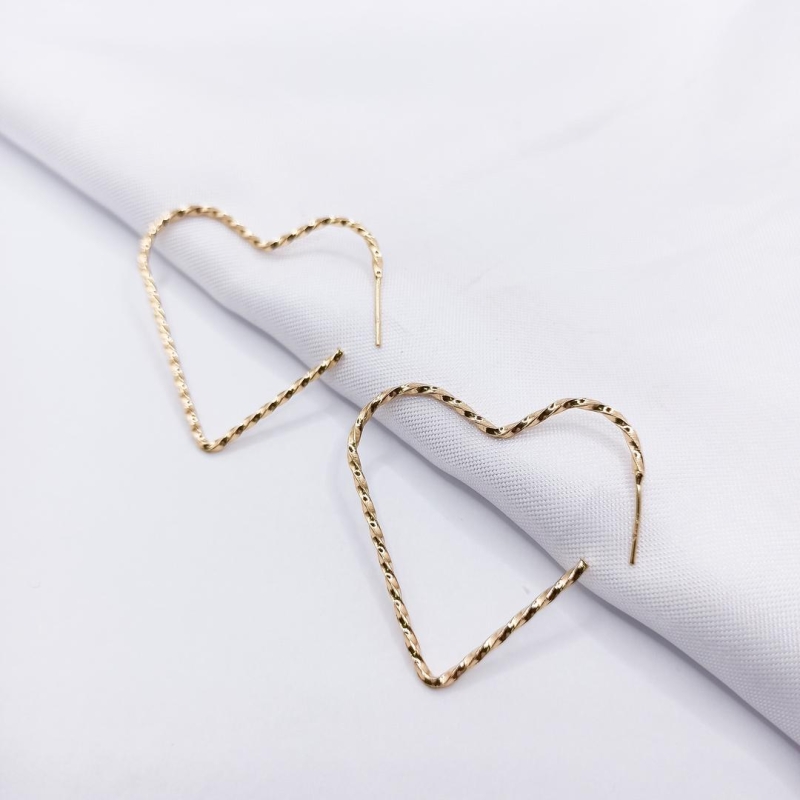 BRINCO DOURADO ARGOLA CORAÇÃO FIO TORCIDO