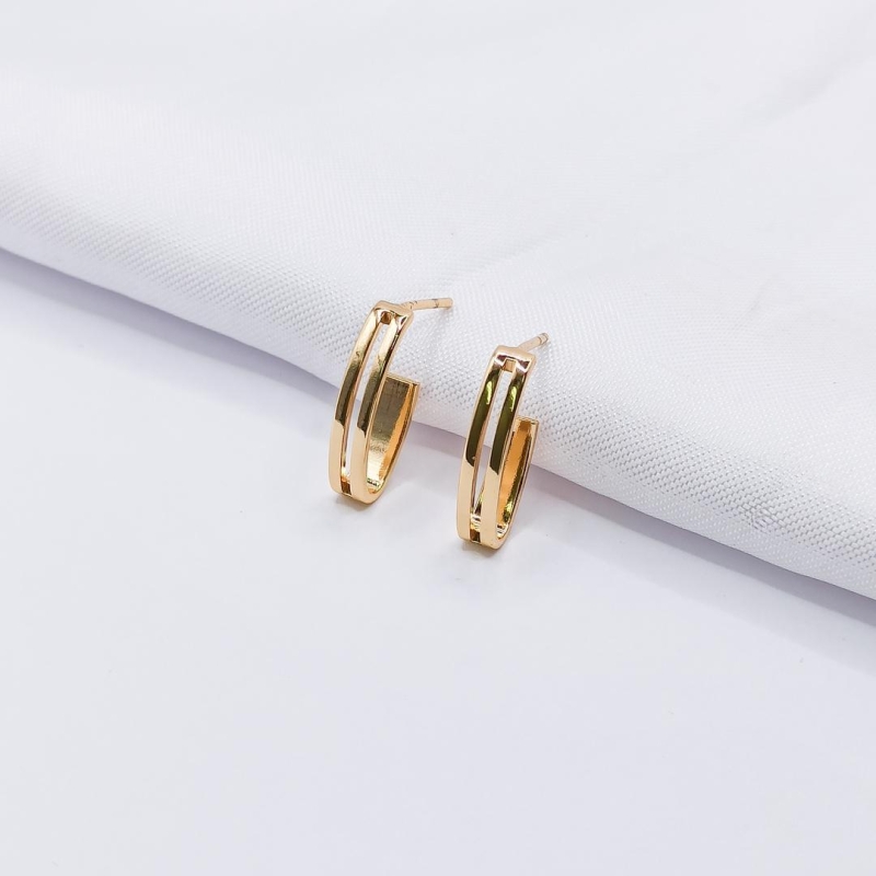 BRINCO DOURADO ARGOLA OVAL COM DUPLO FIO LISO