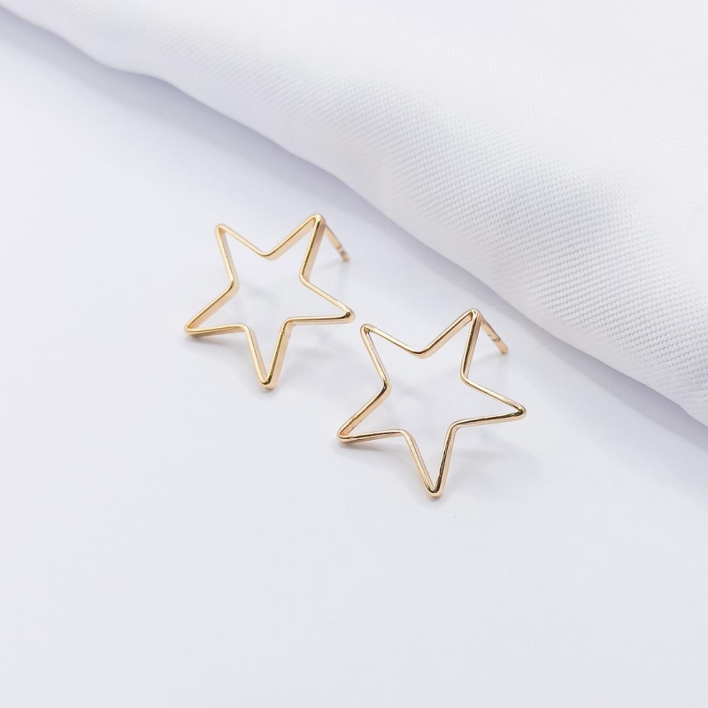 BRINCO DOURADO ESTRELA LISA E VAZADA