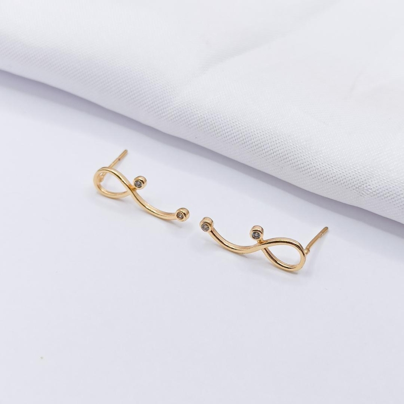 BRINCO DOURADO FIO LISO TORCIDO COM MINI PONTO DE LUZ