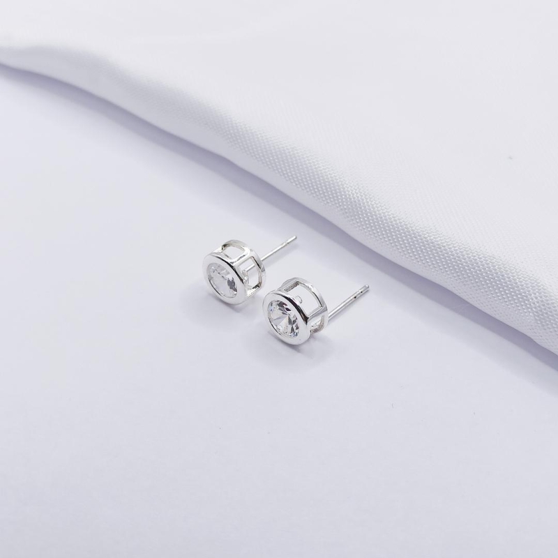 BRINCO PRATA PONTO DE LUZ CRISTAL 8MM