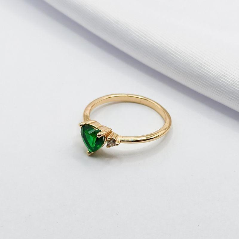 ANEL DOURADO SOLITÁRIO COM CORAÇÃO VERDE