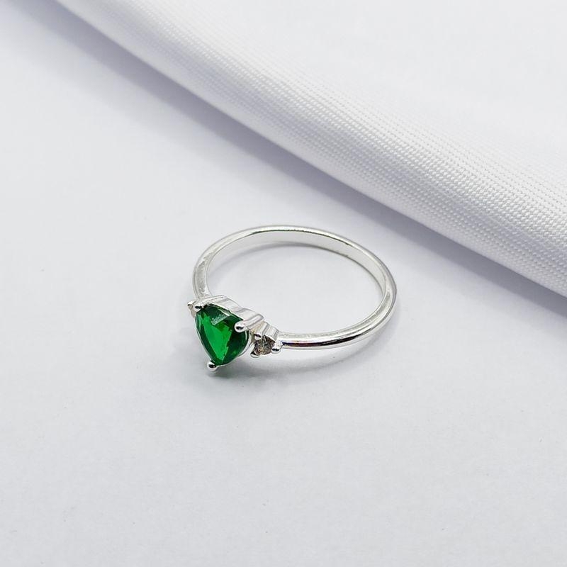 ANEL  PRATA SOLITÁRIO COM CORAÇÃO VERDE