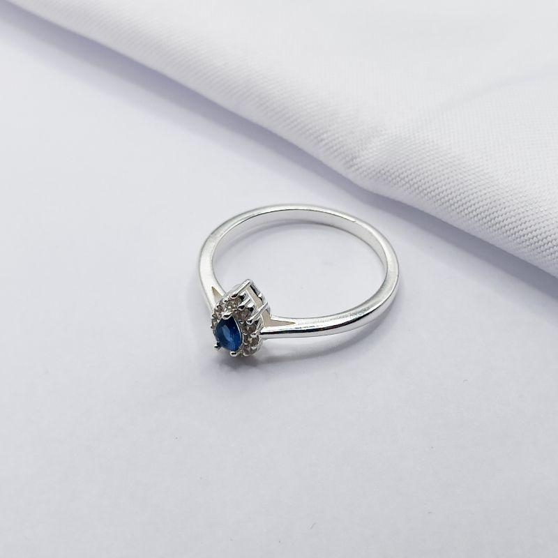 ANEL PRATA SOLITÁRIO GOTA AZUL BORDA CRAVEJADA