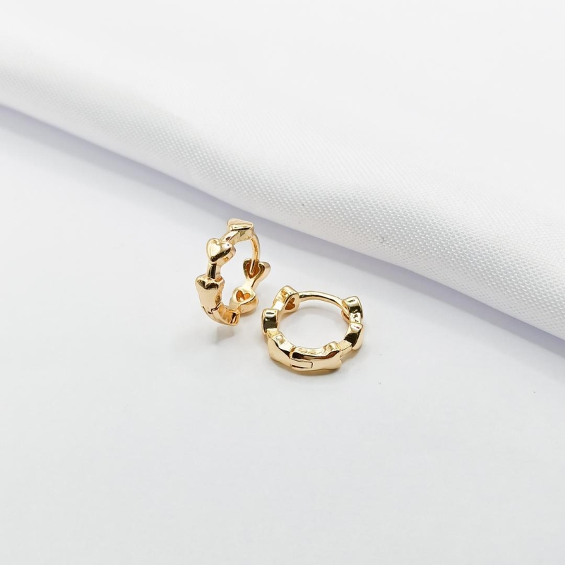 BRINCO DOURADO ARGOLINHA CLICK CORAÇÕES