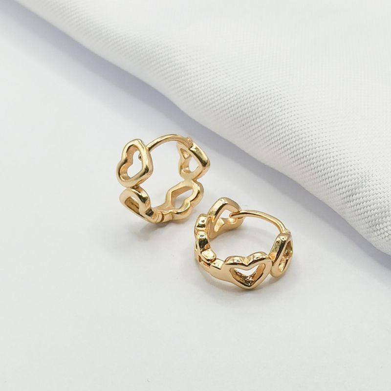 BRINCO DOURADO ARGOLINHA CLICK CORAÇÕES VAZADOS
