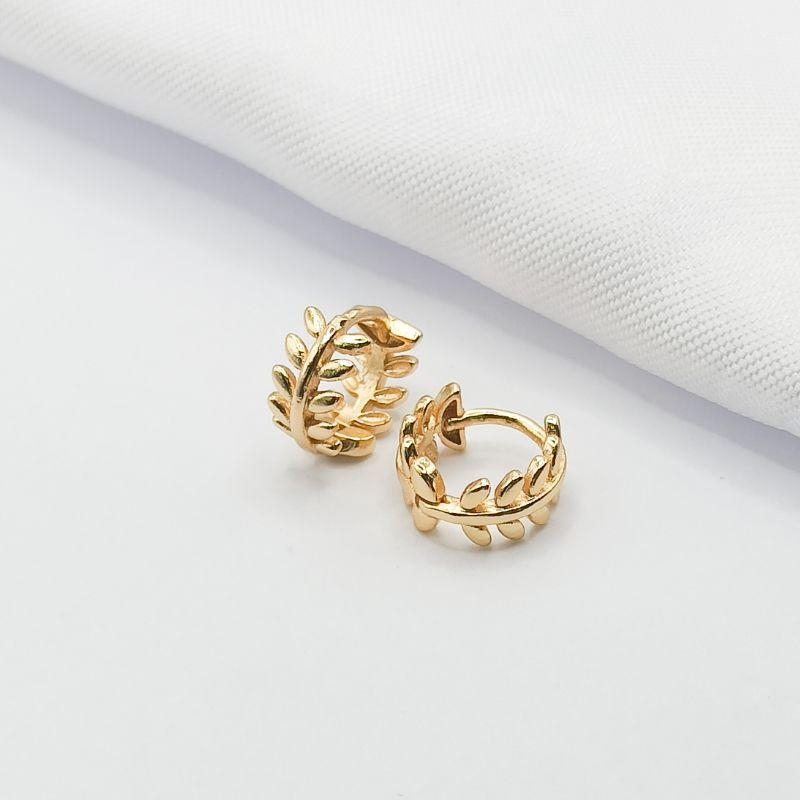 BRINCO DOURADO ARGOLINHA CLICK RAMO DE FOLHAS