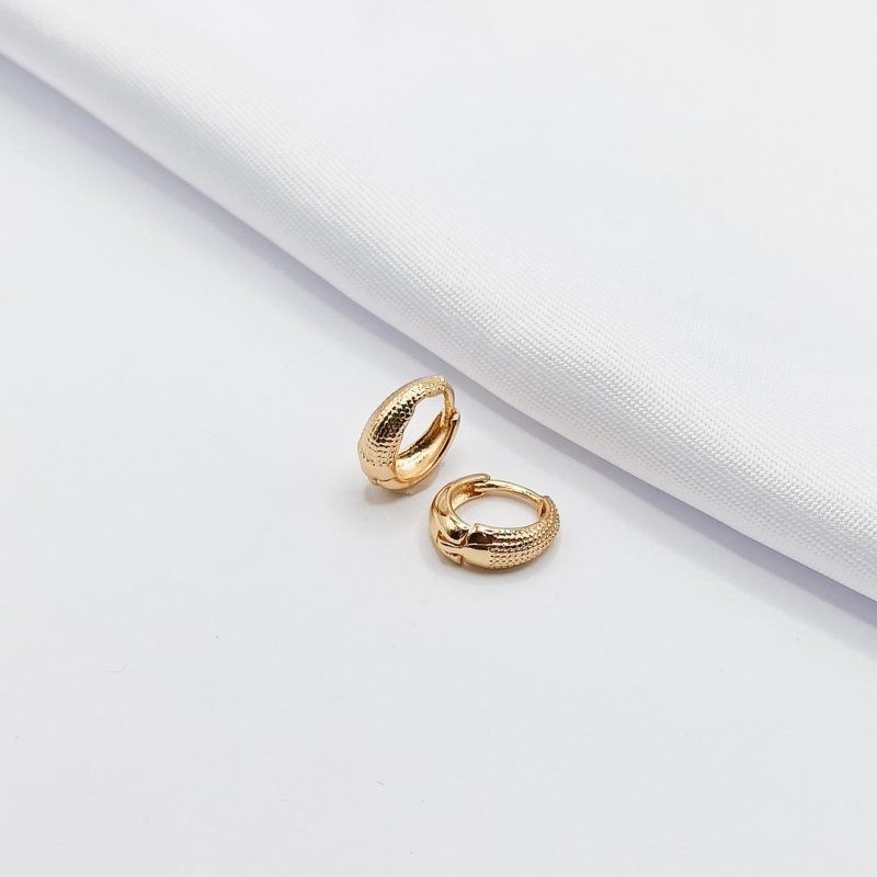 BRINCO DOURADO ARGOLINHA CLICK TEXTURIZADA P