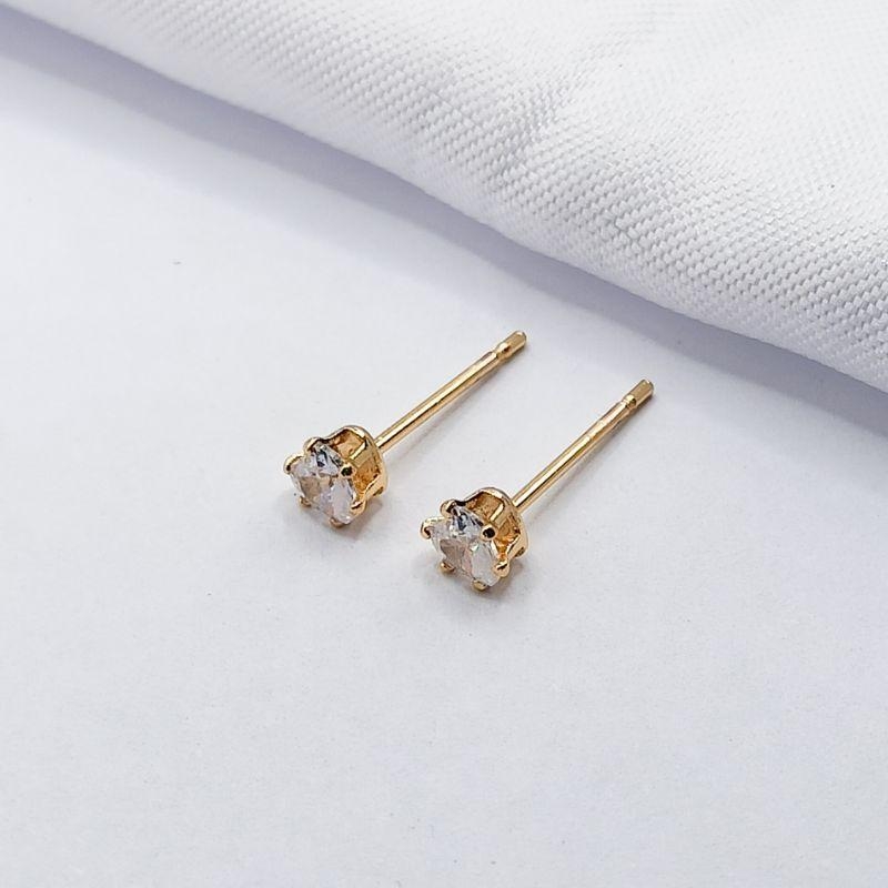 BRINCO DOURADO CORAÇÃO CRISTAL M