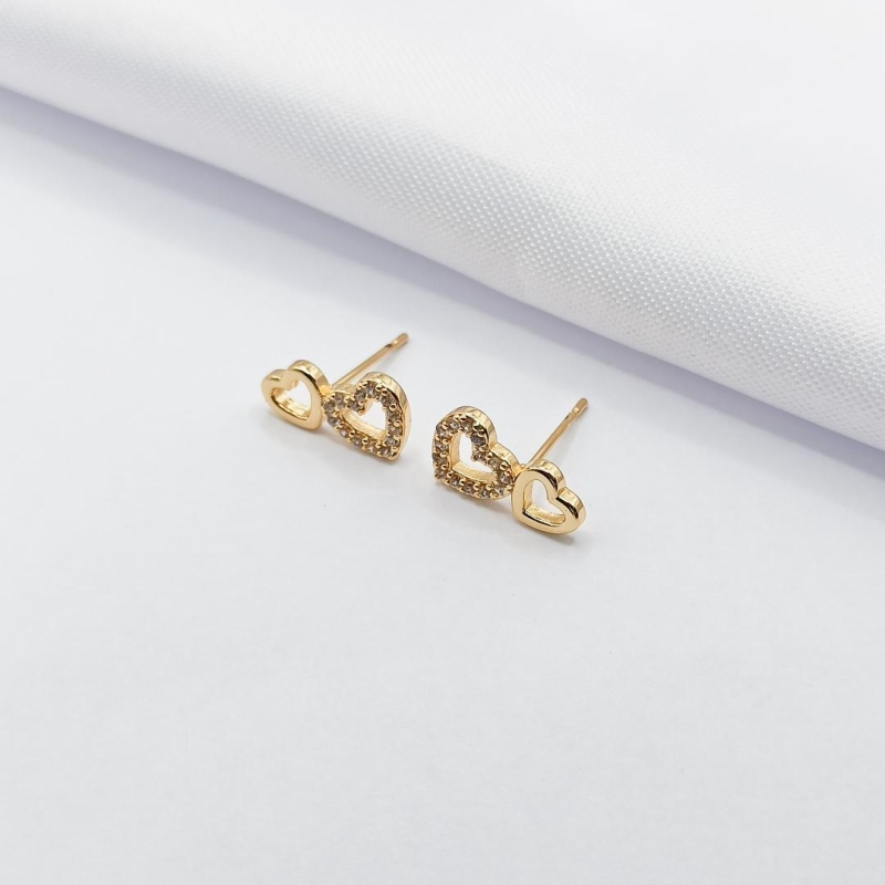 BRINCO DOURADO CORAÇÃO DUPLO LISO E CRAVEJADO