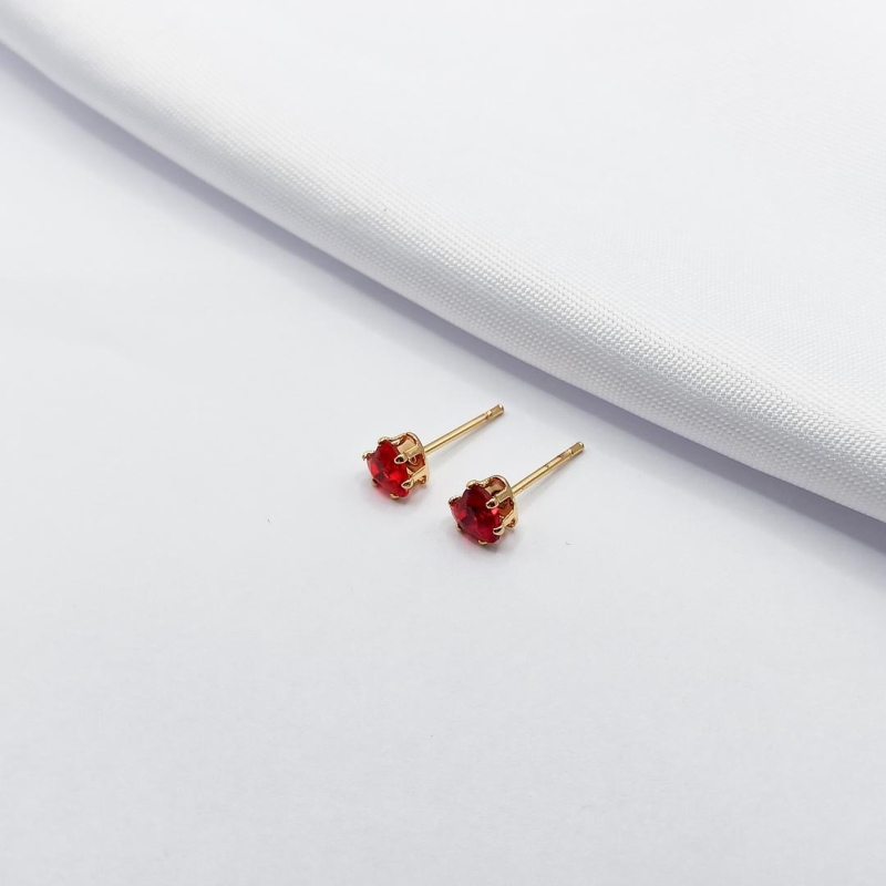 BRINCO DOURADO CORAÇÃO VERMELHO M