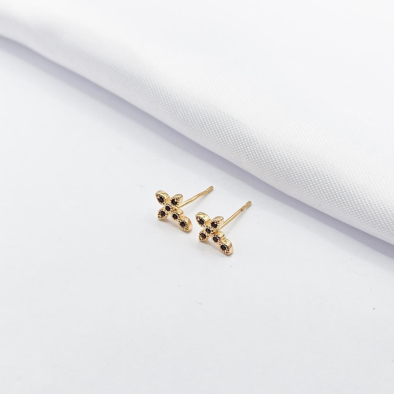 BRINCO DOURADO CRUZ  DETALHADA COM ZIRCÔNIA BLACK
