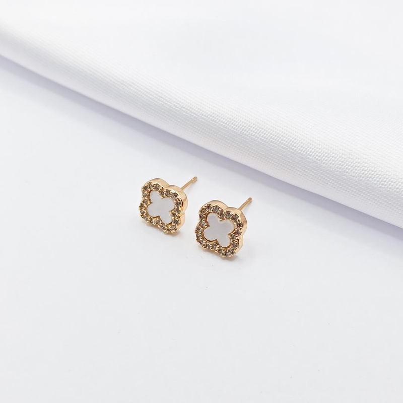 BRINCO DOURADO INSPIRAÇÃO TREVO VAN CLEEF MADREPÉROLA M