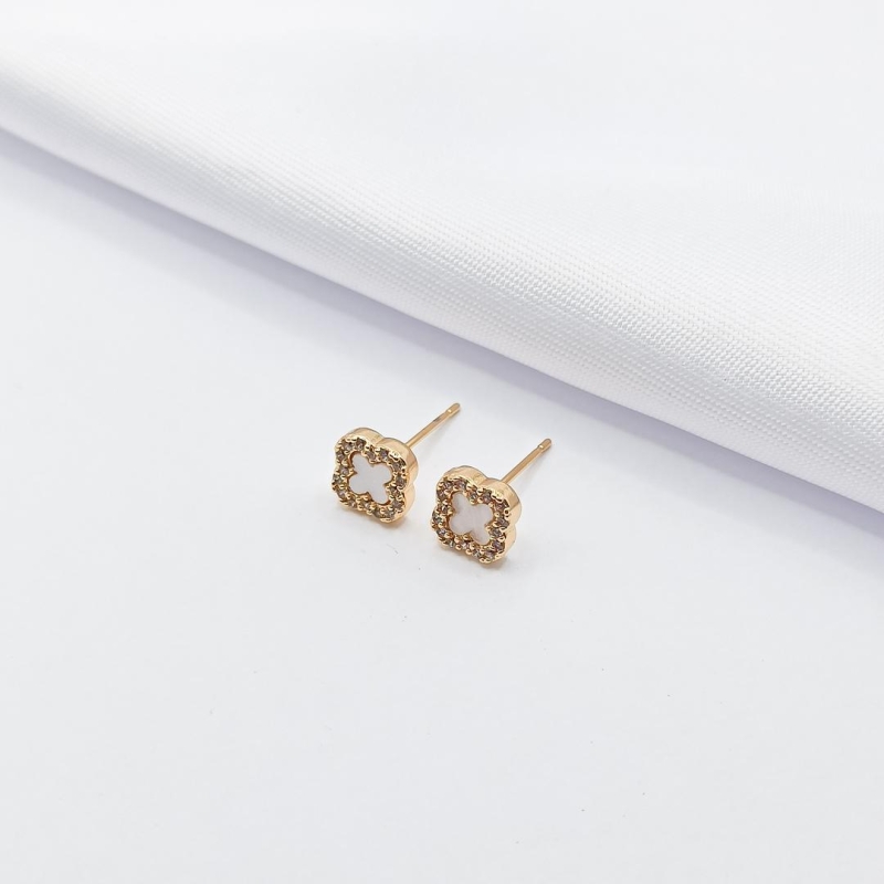 BRINCO DOURADO INSPIRAÇÃO TREVO VAN CLEEF MADREPÉROLA P