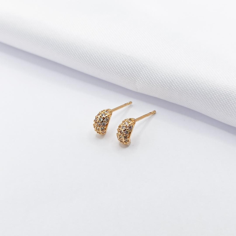 BRINCO DOURADO MEIA ARGOLA CRAVEJADA