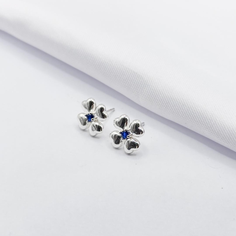 BRINCO PRATA FLOR CORAÇÃO E PONTO DE LUZ AZUL
