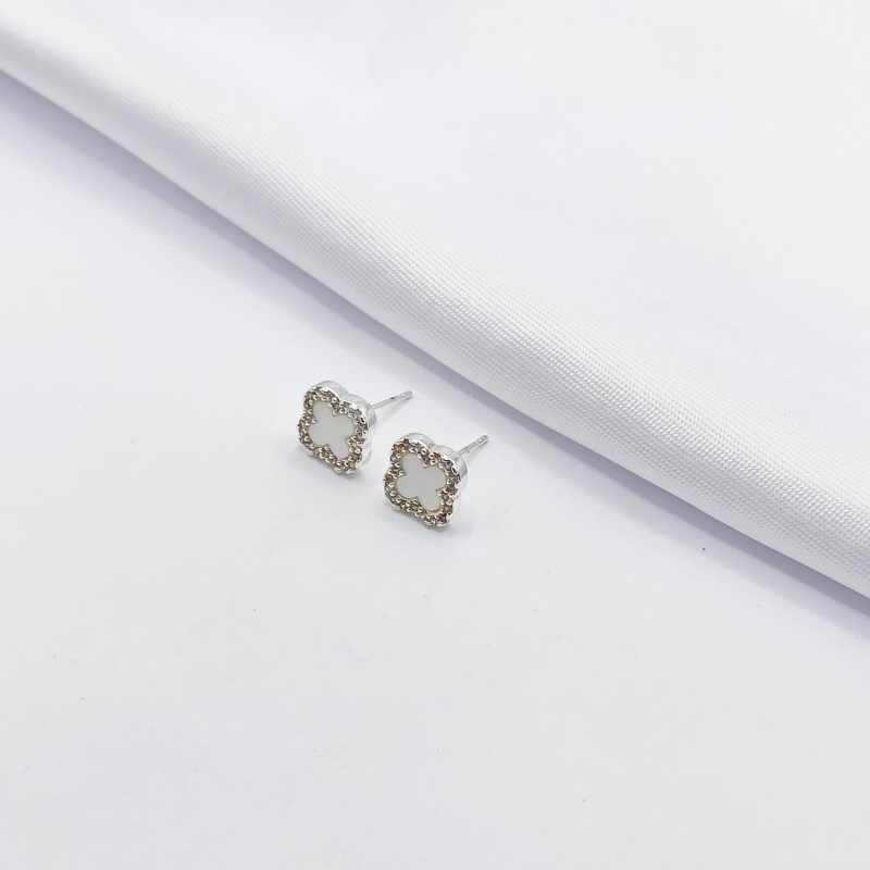 BRINCO PRATA INSPIRAÇÃO TREVO VAN CLEEF MADREPÉROLA M