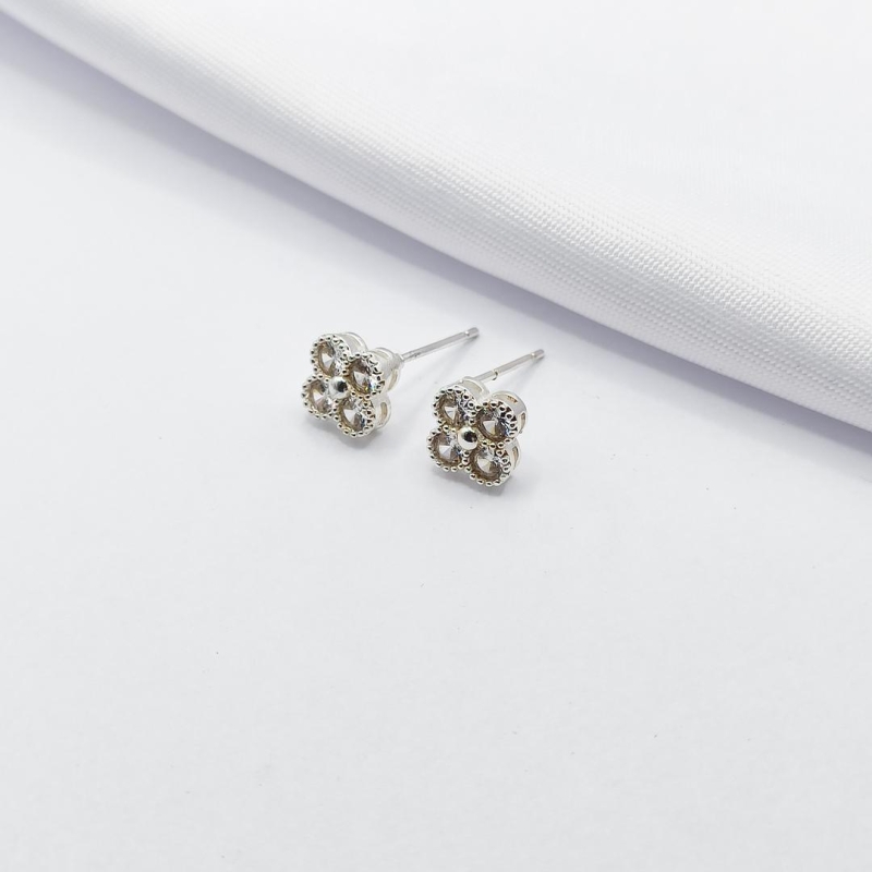 BRINCO PRATA INSPIRAÇÃO TREVO VAN CLEEF ZIRCÔNIA CRISTAL M