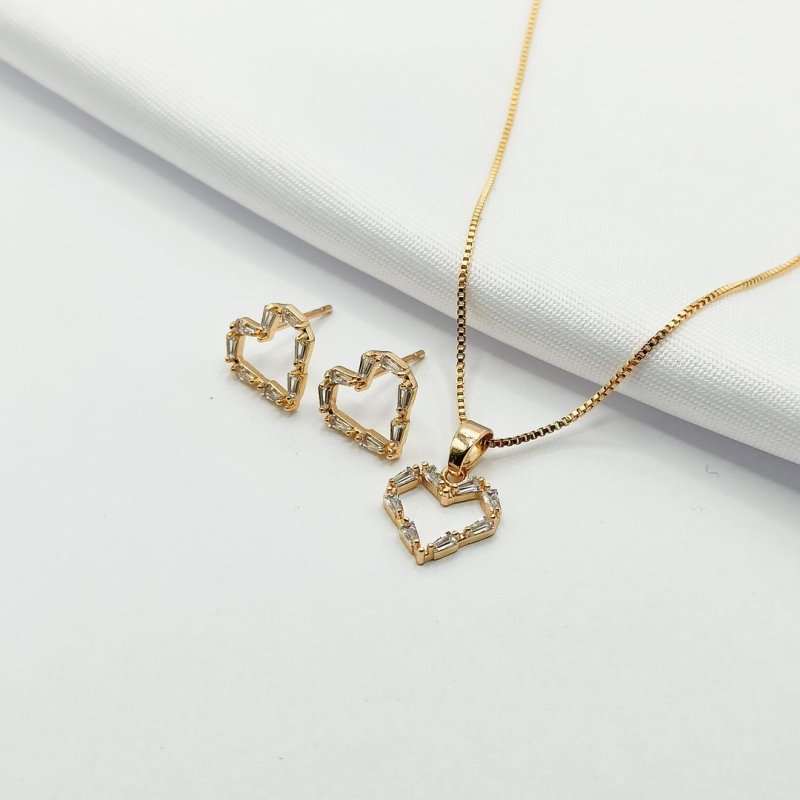 CONJUNTO DOURADO CORAÇÃO VAZADO COM BAGUETE CRISTAL 45CM