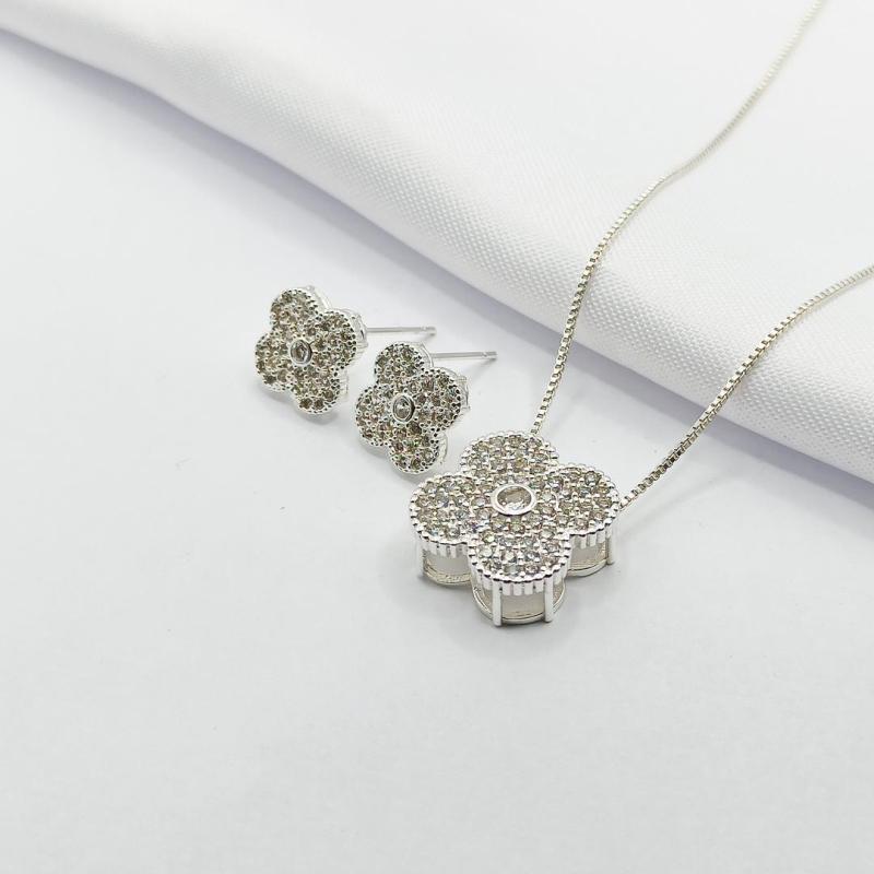 CONJUNTO PRATA INSPIRAÇÃO TREVO VAN CLEEF CRAVEJADO 45CM