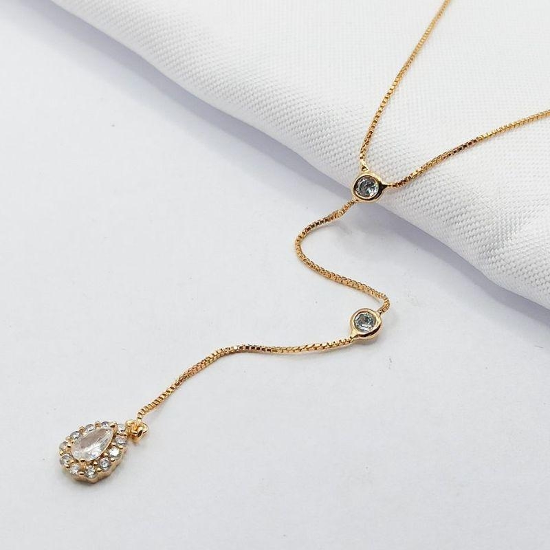 GARGANTILHA DOURADA GRAVATINHA GOTA CRISTAL CRAVEJADA 45CM