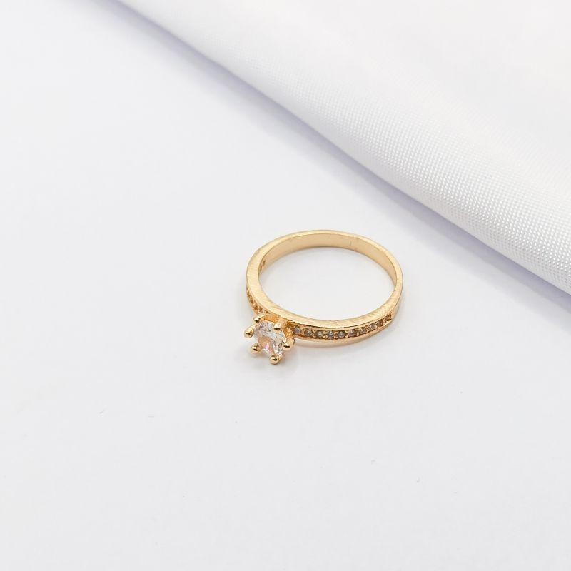 ANEL DOURADO SOLITÁRIO CRAVEJADO PONTO DE LUZ