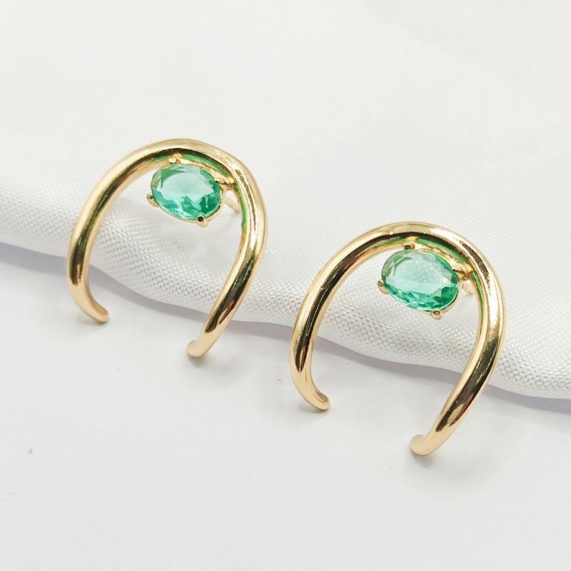BRINCO DOURADO ARCO COM PONTO DE LUZ OVAL VERDE