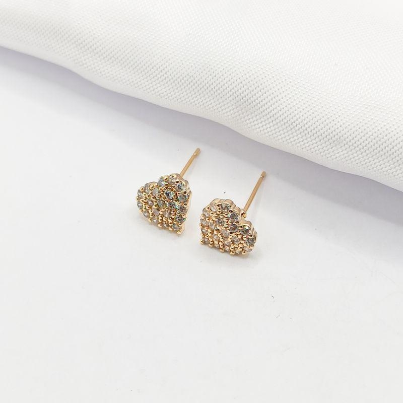 BRINCO DOURADO CORAÇÃO CRAVEJADO