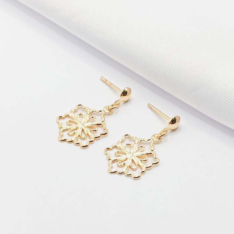 BRINCO DOURADO FLOR VAZADA