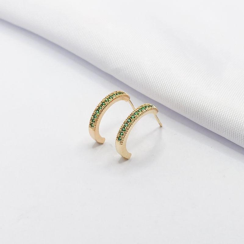 BRINCO DOURADO MEIA ARGOLA ZIRCÔNIA VERDE G