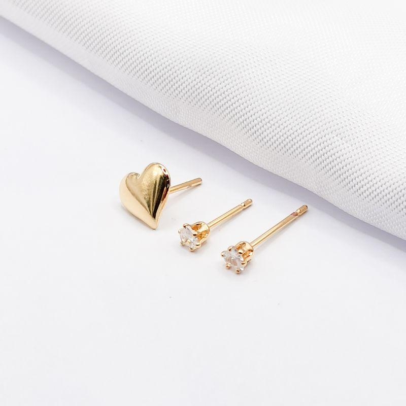 BRINCO DOURADO TRIO CORAÇÃO E PONTO DE LUZ