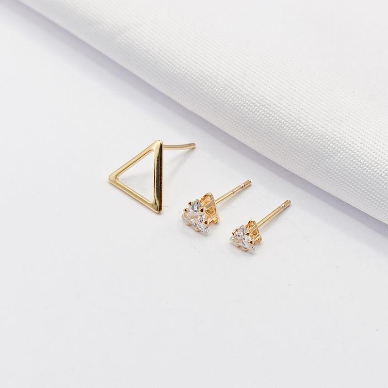 BRINCO DOURADO TRIO TRIÂNGULO VAZADO E CRISTAL