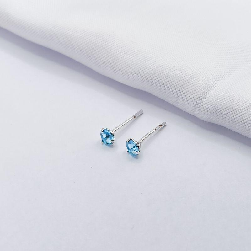 BRINCO PRATA PONTO DE LUZ AZUL P