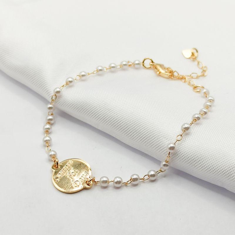 PULSEIRA DOURADA PÉROLA COM MEDALHINHA 
