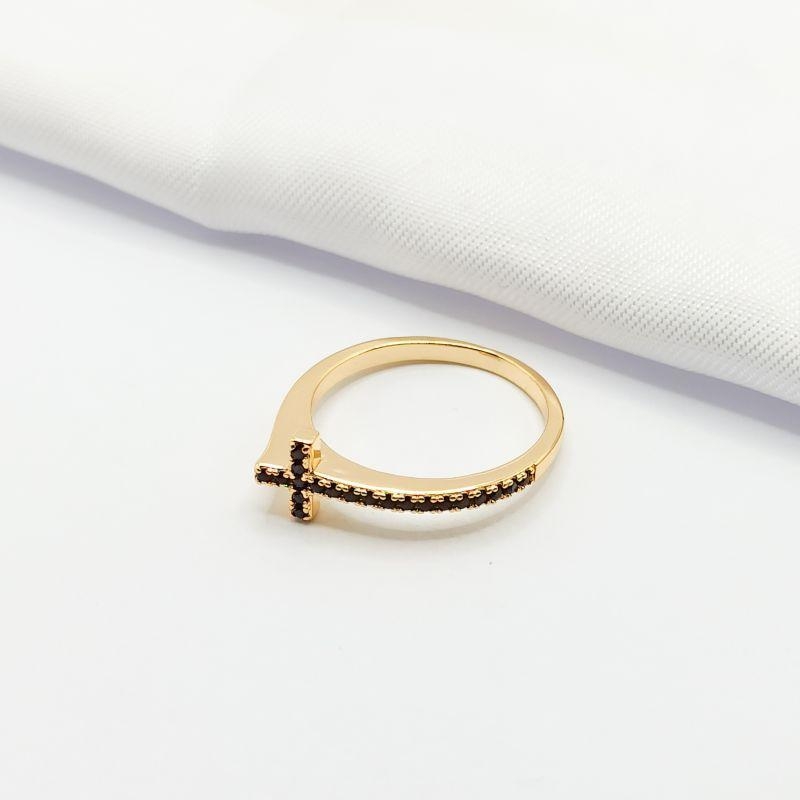 ANEL DOURADO CRUZ EM ZIRCÔNIA BLACK