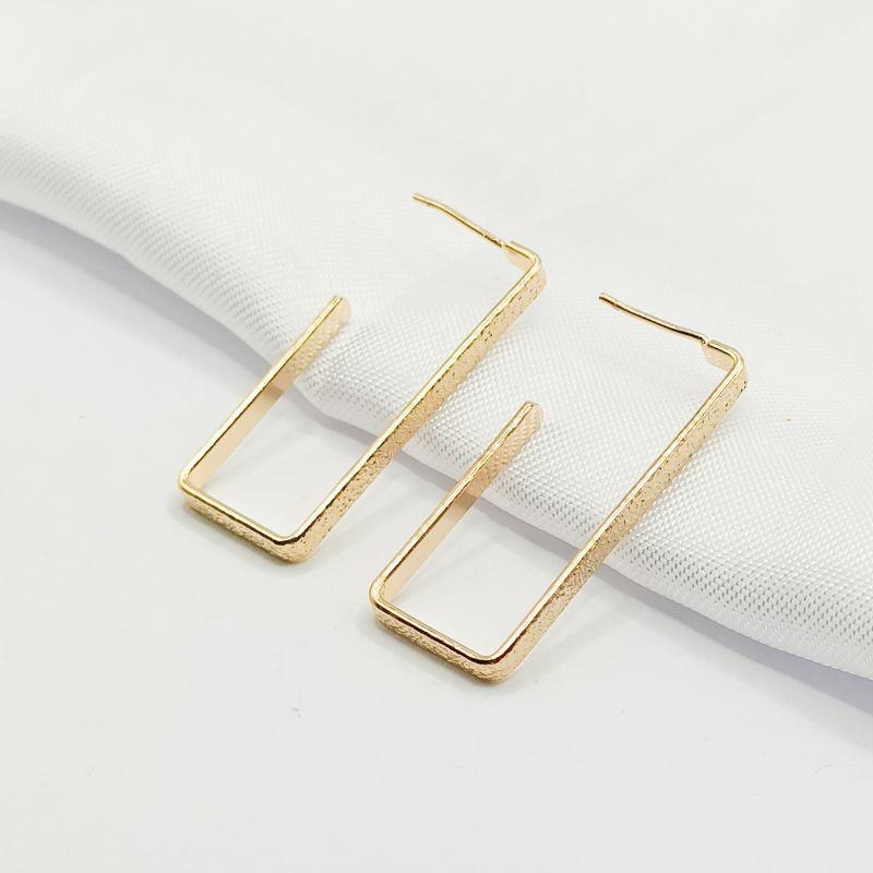 BRINCO DOURADO ARGOLA RETANGULAR DIAMANTADA G