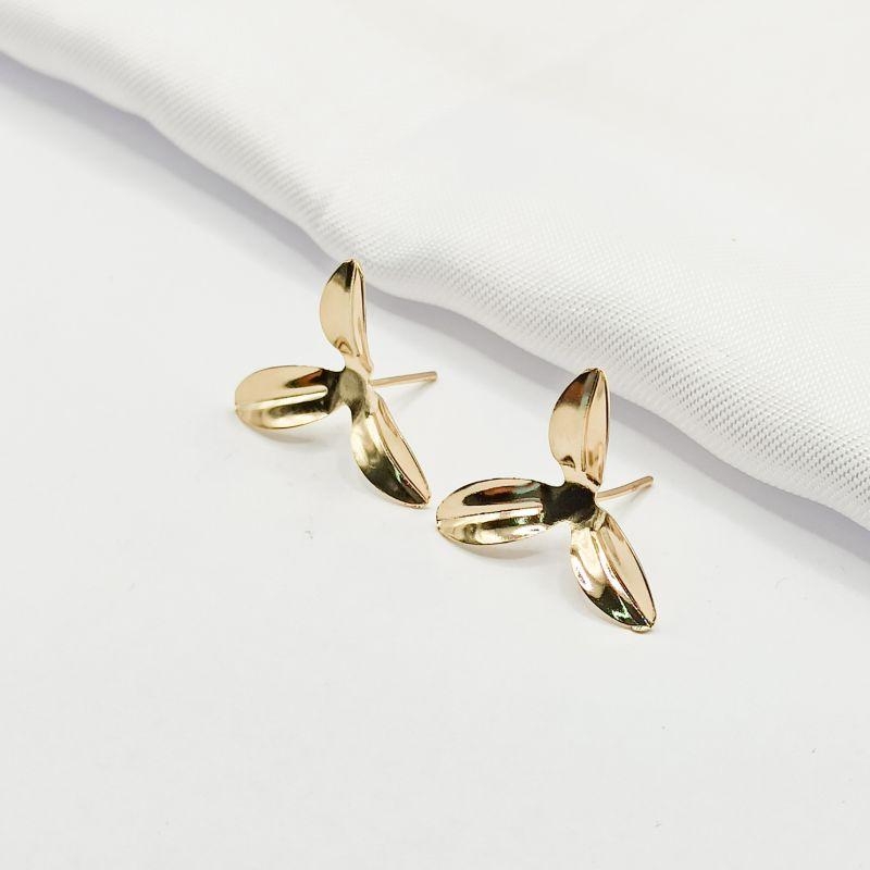 BRINCO DOURADO FLOR ORGÂNICA