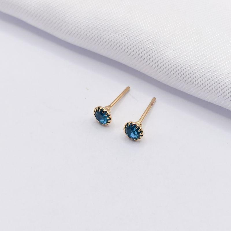 BRINCO DOURADO PONTO DE LUZ AZUL DETALHADO M