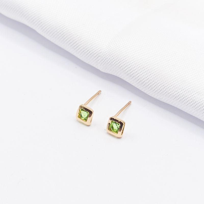 BRINCO DOURADO PONTO DE LUZ QUADRADO VERDE