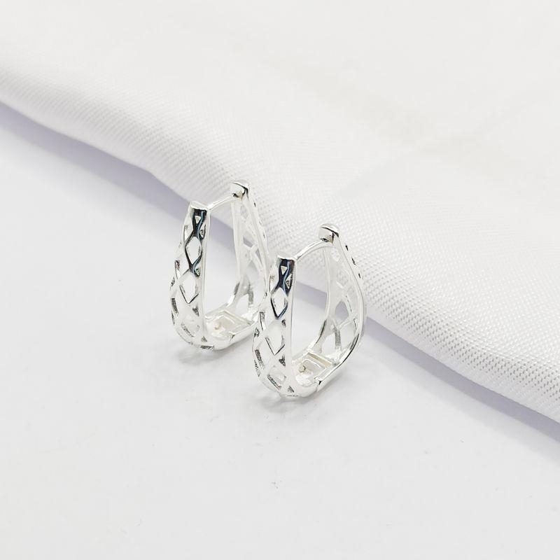 BRINCO PRATA ARGOLA EM U DETALHADA