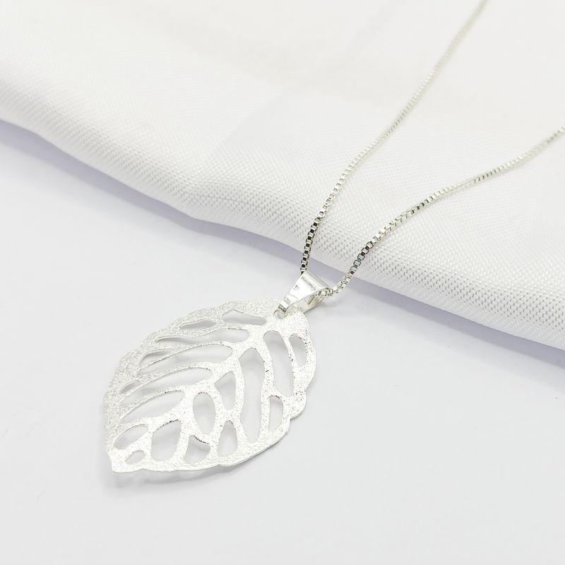 GARGANTILHA PRATA FOLHA DIAMANTADA 45CM