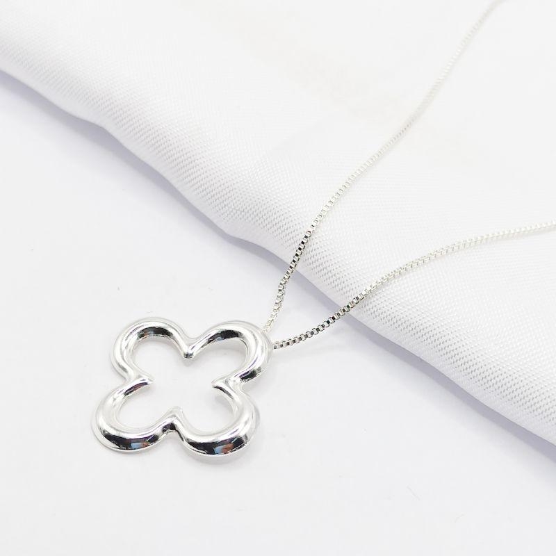 GARGANTILHA PRATA INSPIRAÇÃO TREVO VAN CLEEF VAZADO 45CM