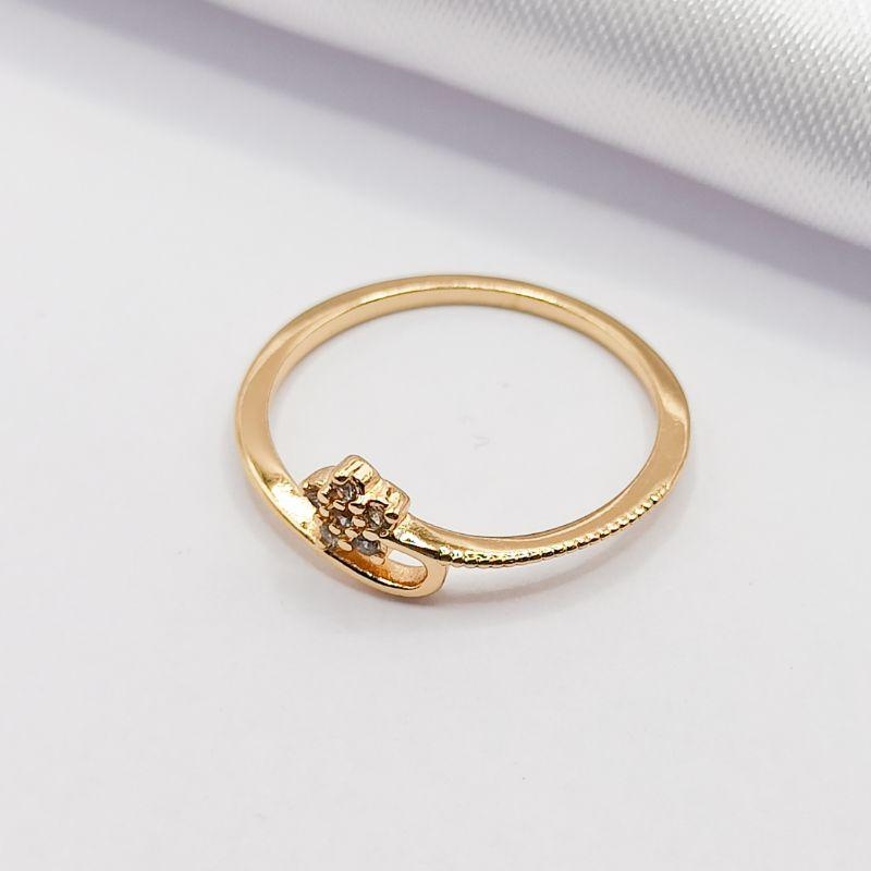 ANEL DOURADO FLORZINHA DELICADA EM ZIRCÔNIA