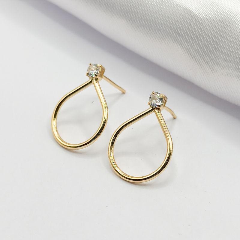 BRINCO DOURADO PONTO DE LUZ GOTA FIO LISO