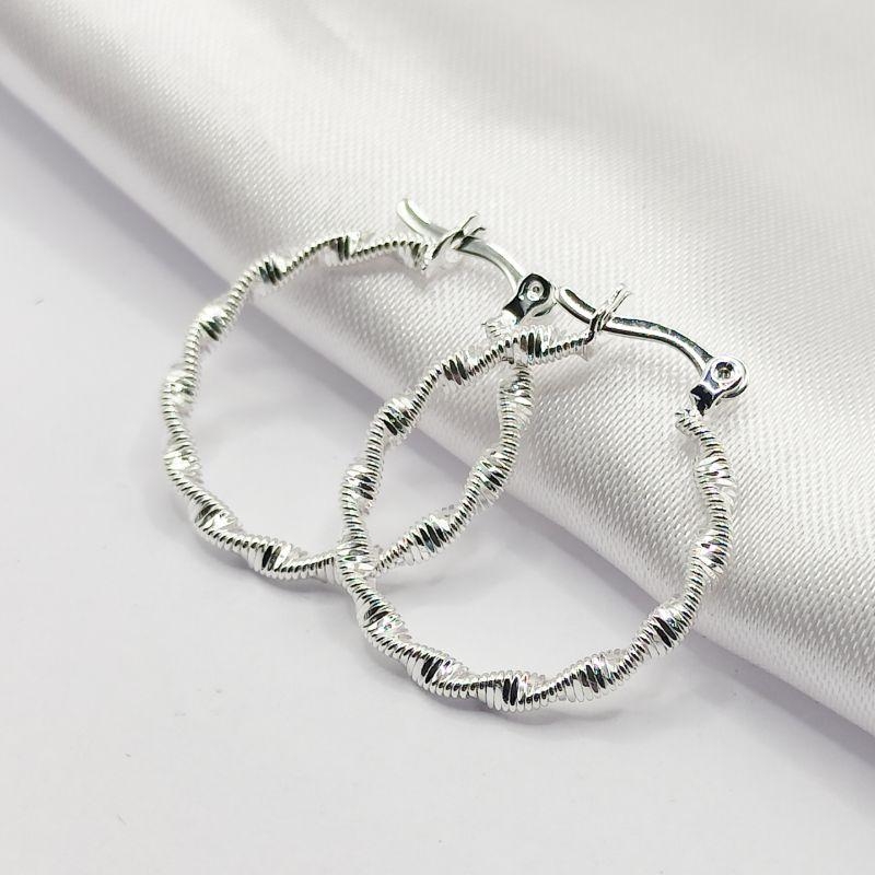 BRINCO PRATA ARGOLA ARTICULÁVEL MALHA FITA TORCIDA